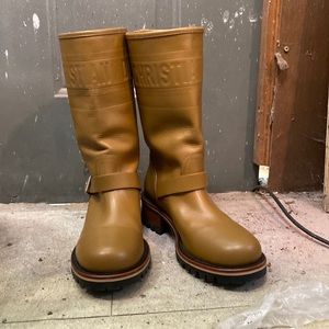 CHRISTIAN DIOR Quest boots Size 7 US size 37 EUP Never worn Rubber soles